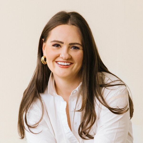 Holly  Willis